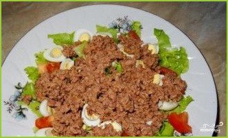 Салат с перепелиными яйцами и тунцом - фото шаг 4