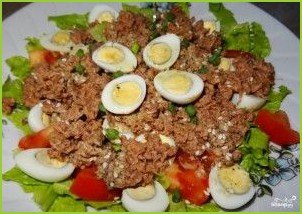 Салат с перепелиными яйцами и тунцом - фото шаг 6