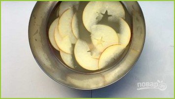 Салат с сельдереем, яблоком и голубым сыром - фото шаг 1