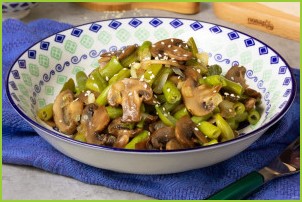 Cалат с грибами и зеленой фасолью - фото шаг 5