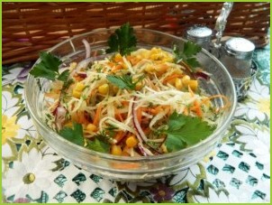Капустный салат с морковью и кукурузой - фото шаг 6