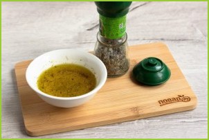 Овощной салат с маслинами и кунжутом - фото шаг 4