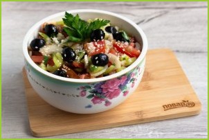 Овощной салат с маслинами и кунжутом - фото шаг 5