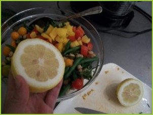 Салат с тунцом и фасолью - фото шаг 5