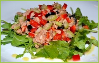 Салат с тунцом консервированным без майонеза - фото шаг 5