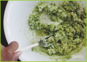 Салат из авокадо и яичного белка - фото шаг 3