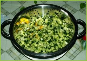 Салат из кукурузы и крабовых палочек - фото шаг 1