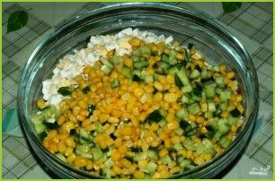 Салат из кукурузы и крабовых палочек - фото шаг 2