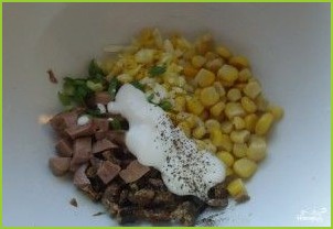 Салат из печени трески с кукурузой - фото шаг 4