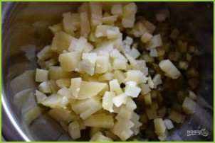 Салат с шампиньонами и солеными огурцами - фото шаг 2