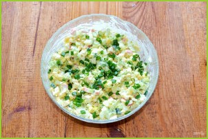 Крабовый салат с капустой и огурцом - фото шаг 8