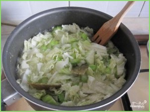 Крем-суп из шпината с сельдереем и капустой - фото шаг 3