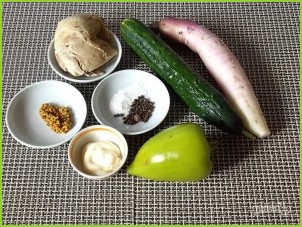 Пикантный салат с дайконом и курицей - фото шаг 1