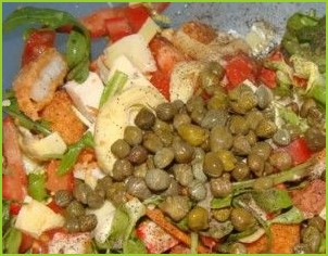 Простой салат с каперсами - фото шаг 7