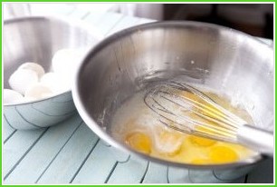 Рулет из яйца с сыром - фото шаг 1