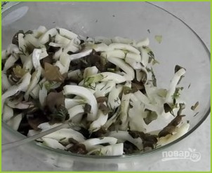 Салат из кальмаров и грибов - фото шаг 8