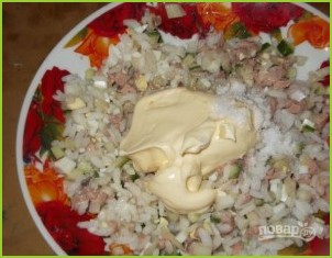 Салат из печени трески с рисом - фото шаг 7