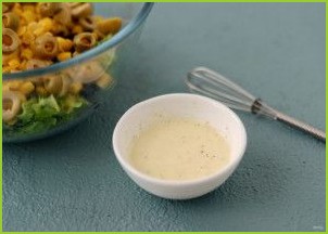 Салат с кукурузой и оливками - фото шаг 5
