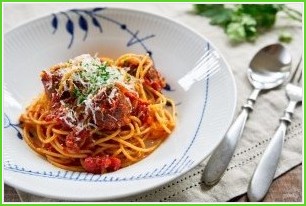 Спагетти с мясными шариками в томатном соусе - фото шаг 8