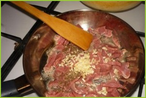 Салат из говядины с помидорами - фото шаг 2