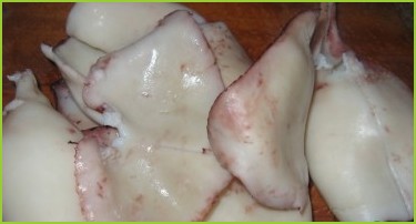 Салат с отварными кальмарами - фото шаг 4