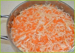 Салат из маринованной капусты с морковью - фото шаг 4