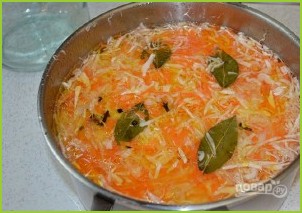 Салат из маринованной капусты с морковью - фото шаг 8