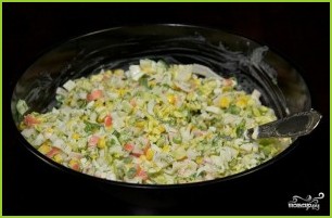 Крабовый салат с огурцом без риса - фото шаг 10