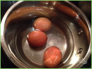 Куриный бульон с яйцом - фото шаг 6