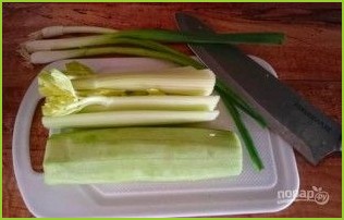 Овощной салат с сельдереем - фото шаг 2