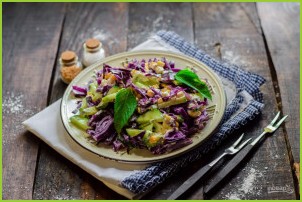 Салат с красной капустой и кукурузой - фото шаг 6
