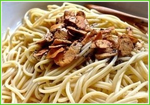 Спагетти с чесноком и петрушкой - фото шаг 9