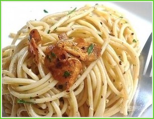 Спагетти с чесноком и петрушкой - фото шаг 11