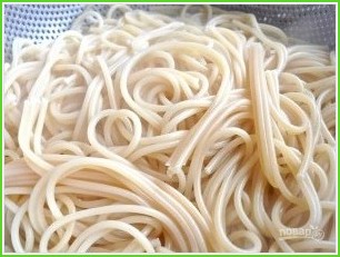 Спагетти с чесноком и петрушкой - фото шаг 3
