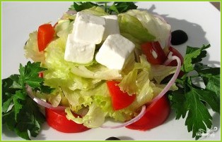 Греческий салат с адыгейским сыром - фото шаг 9