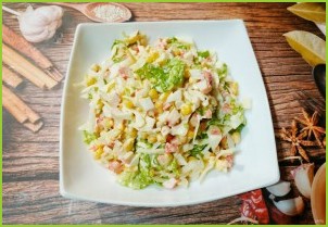 Крабовый салат с капустой и кукурузой - фото шаг 6