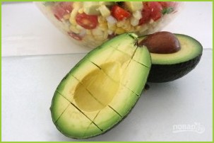 Кукурузный салат с авокадо и помидорами - фото шаг 6