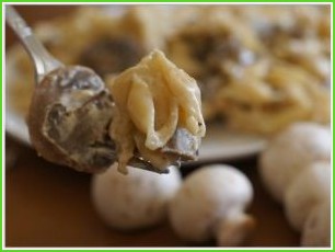 Паста с белыми грибами в сливочном соусе - фото шаг 3