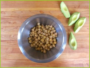 Салат из авокадо и нута - фото шаг 1