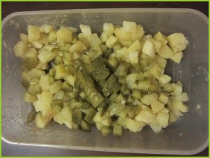 Салат с картошкой и солеными огурцами - фото шаг 3