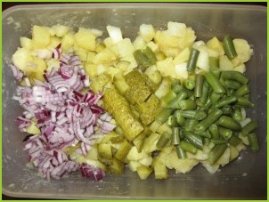 Салат с картошкой и солеными огурцами - фото шаг 4