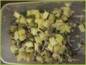 Салат с картошкой и солеными огурцами - фото шаг 5