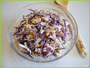 Салат с консервированной кукурузой - фото шаг 5