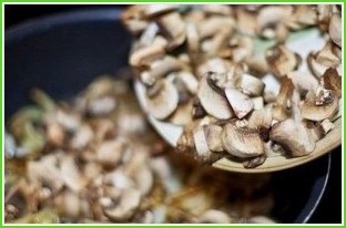 Бефстроганов с грибами и сливками - фото шаг 2
