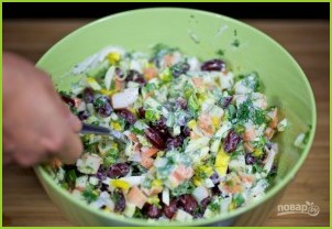 Крабовый салат с красной фасолью - фото шаг 6