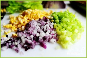 Куриный салат с сыром фета и кукурузой - фото шаг 3