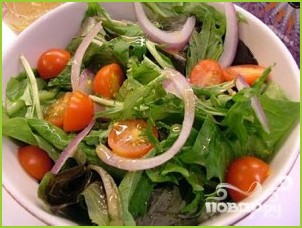 Летний салат с заправкой из пармезана - фото шаг 6