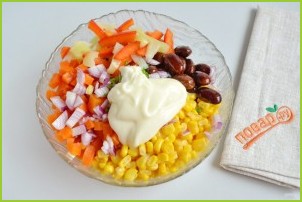 Постный салат с фасолью и кукурузой - фото шаг 4