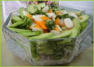 Салат из авокадо и крабовых палочек - фото шаг 5