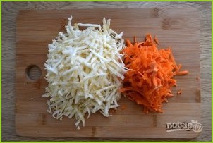 Салат из сельдерея и моркови - фото шаг 2
